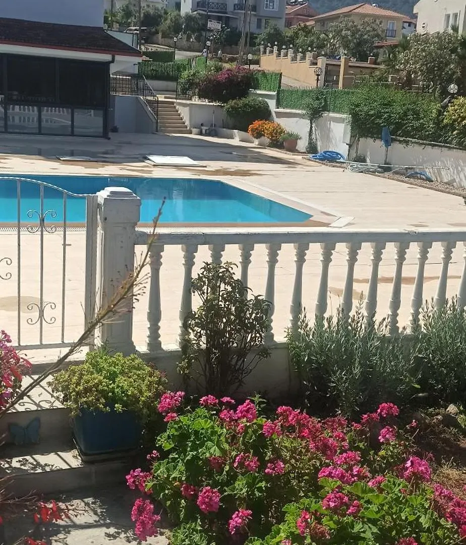 Havuzlu Beyaz Villa Fethiye